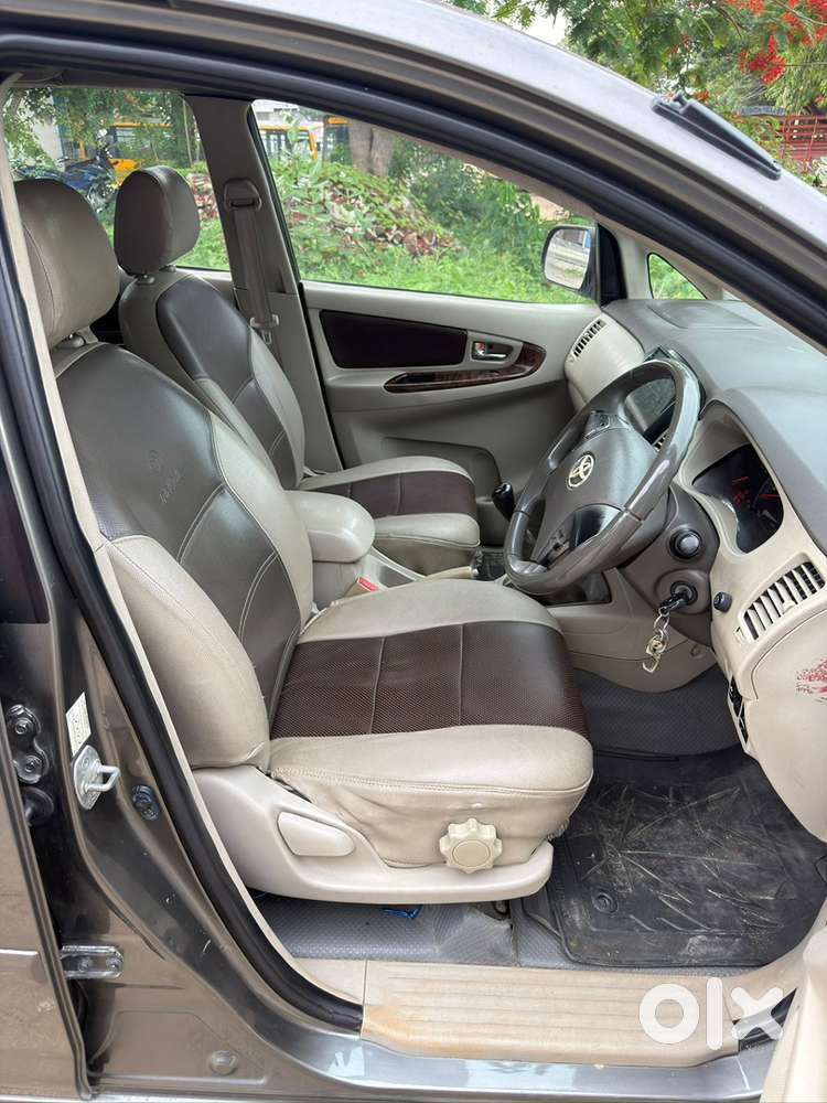 2012 Toyota Innova 2.5 V Diesel  7 Seater  Well Maintened