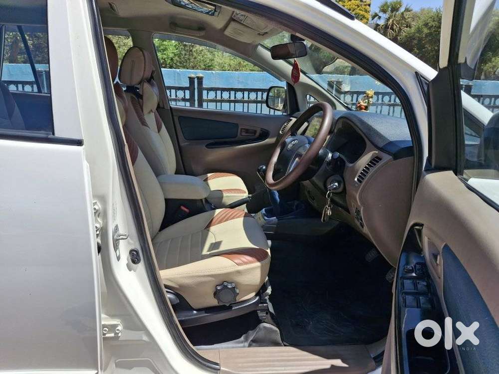 Toyota Innova 2.5 G (diesel) 8 Seater, 2015, Diesel