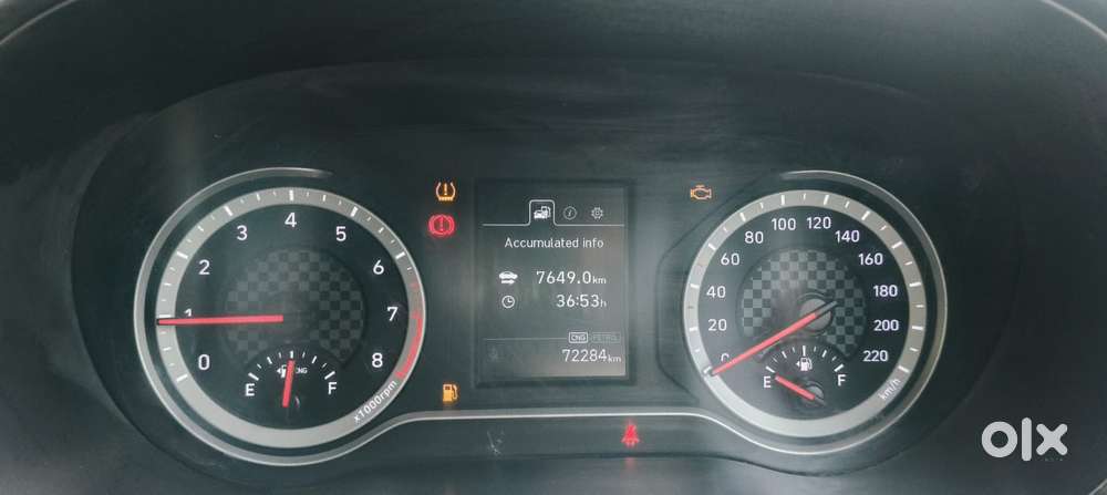 Hyundai Aura Sx (o) Crdi Manual, 2024, Cng & Hybrids