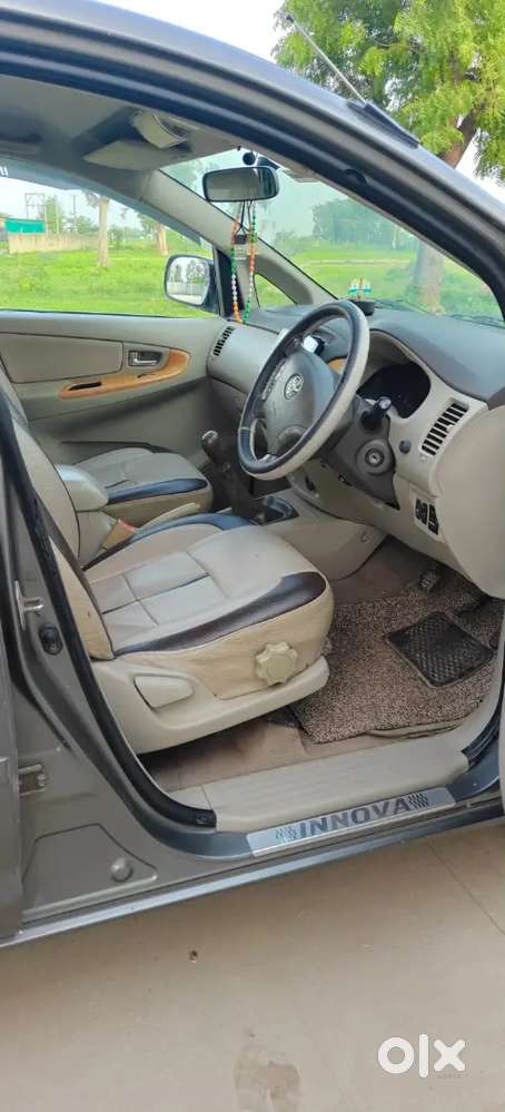 Toyota Innova 2012