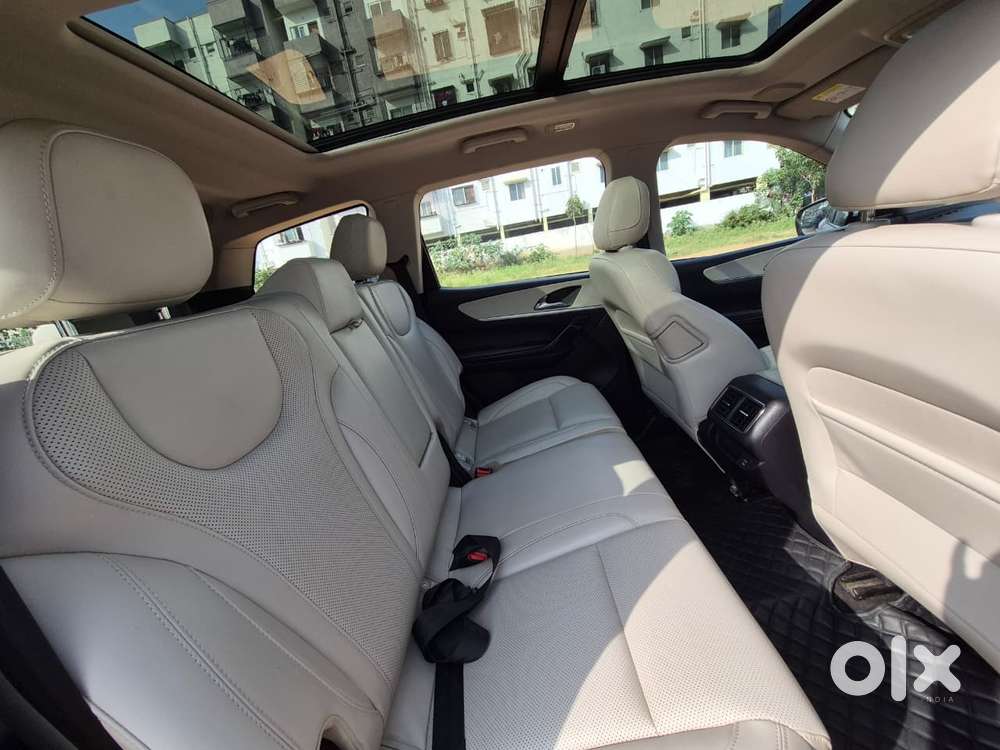 Mahindra Xuv700 2.0 Ax 7 Petrol At Luxury Pack Str, 2024, Petrol