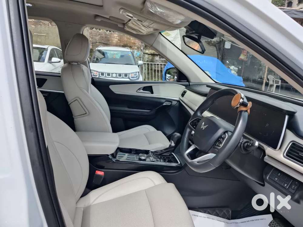 Mahindra Xuv700 2.2 Ax 7 Diesel At Luxury Pack Str Awd, 2022, Diesel