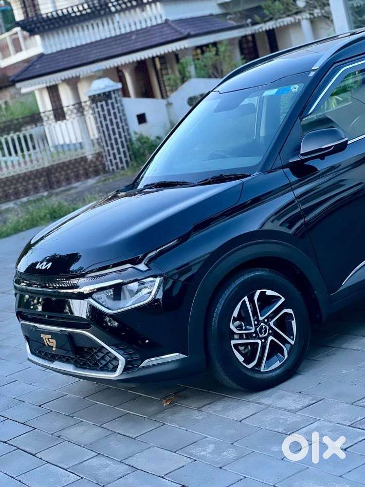 Kia Carens, 2023, Petrol