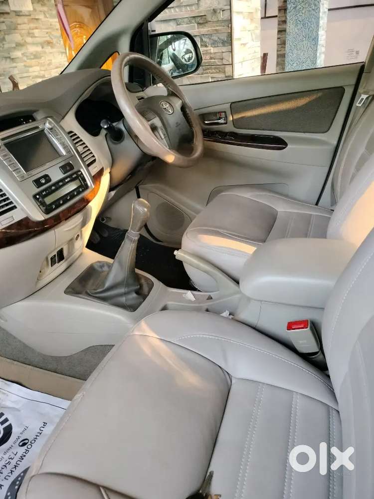 Toyota Innova 2014  2.5 V 7 Seater Diesel 105000 Km Driven