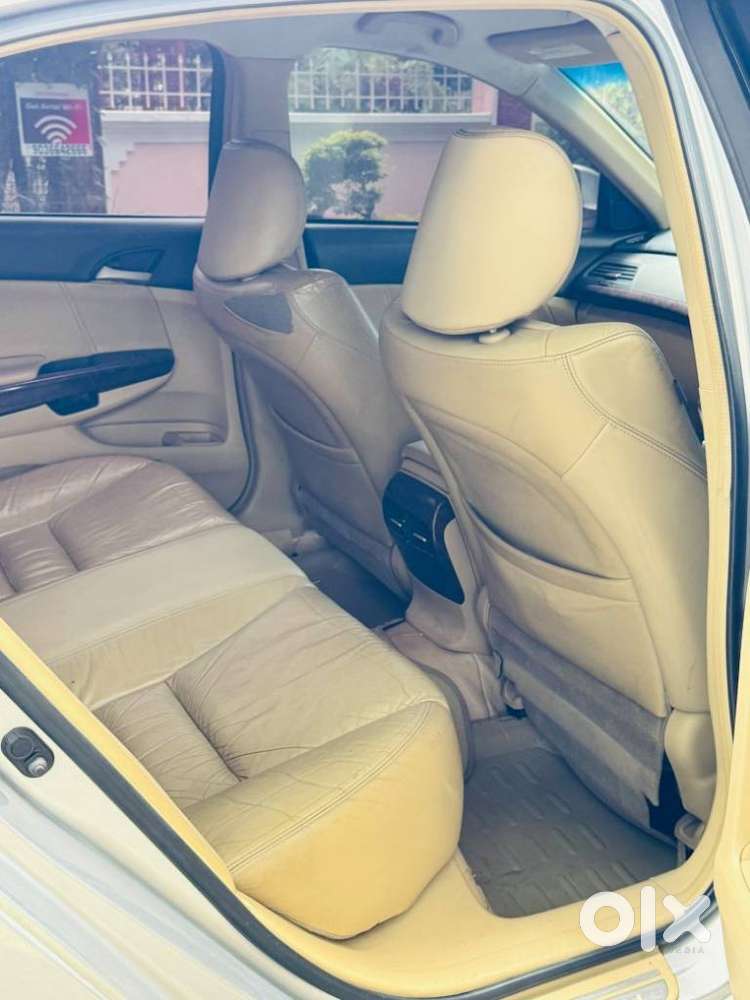 Honda Accord 2.4 Elegance Manual, 2010, Petrol