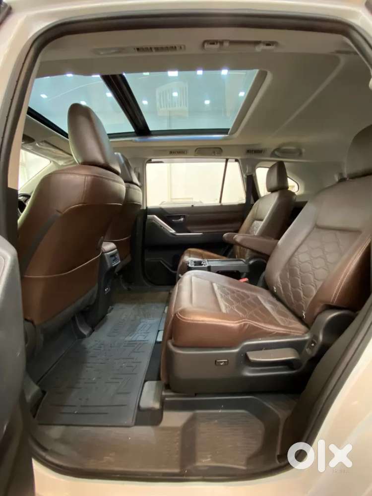 Toyota Innova Hycross 2.0 Zx Hybrid 7 Str, 2023, Petrol