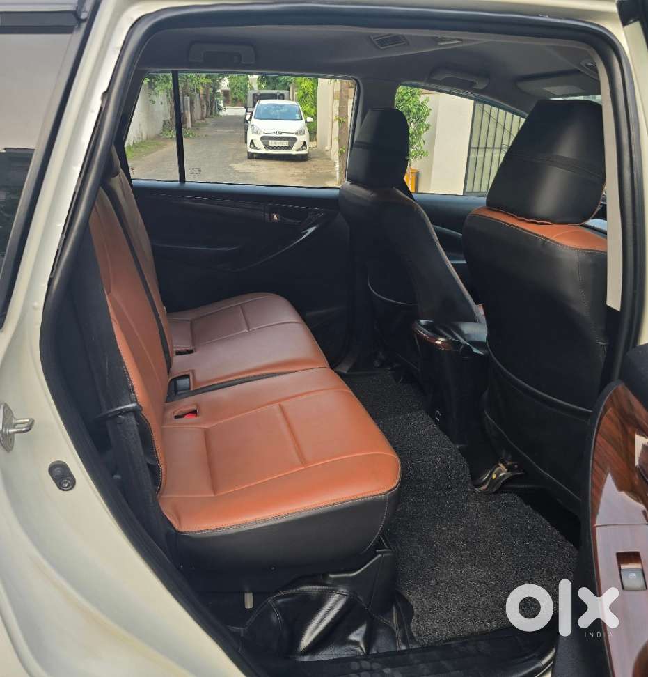 Toyota Innova Crysta 2.8 Gx At 8 Seater, 2017, Diesel