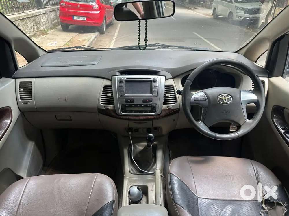 Toyota Innova 2.5 V 2014