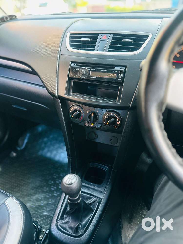 Maruti Suzuki Swift Vxi + Manual, 2012, Petrol