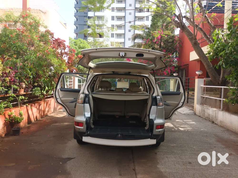 7 Seater Suv Mitsubishi Outlander