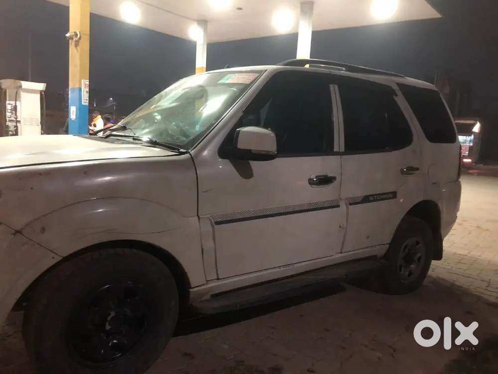 Tata Safari Storme 2013 Diesel 200000 Km Driven