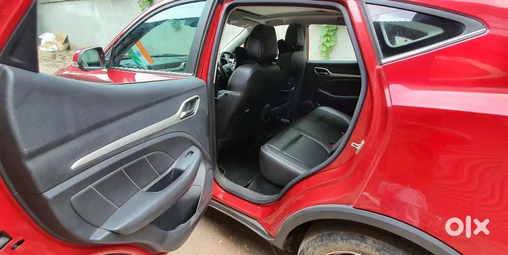 Mg Zs Ev Top  Variant