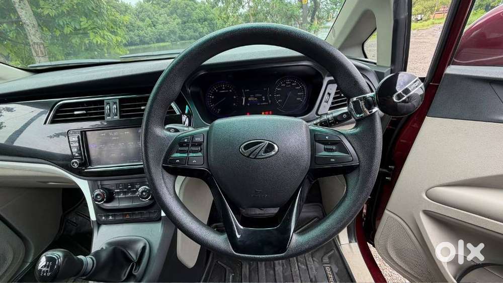 Mahindra Marazzo M6, 2018, Petrol