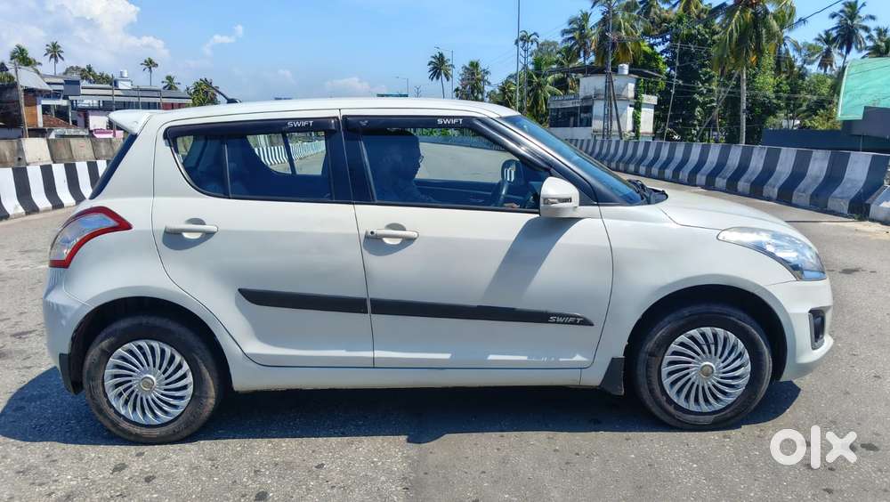 Maruti Suzuki Swift Vxi With Abs, 2016, Petrol
