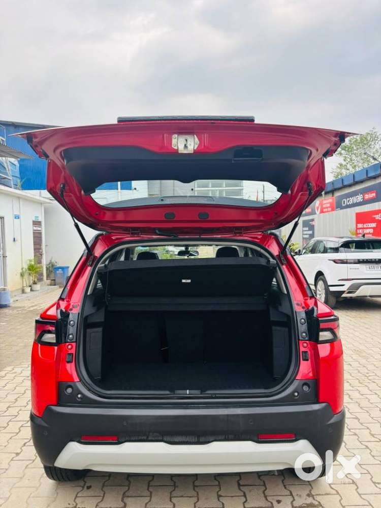 Maruti Suzuki Brezza 1.5 Zxi Smart Hybrid, 2024, Petrol