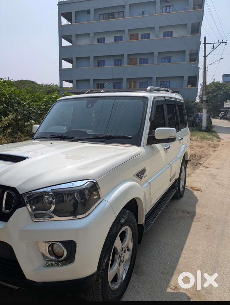 Mahindra Scorpio S11