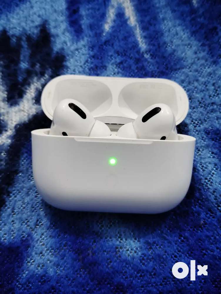 Airpods Pro with their original apple charger only 3 month use