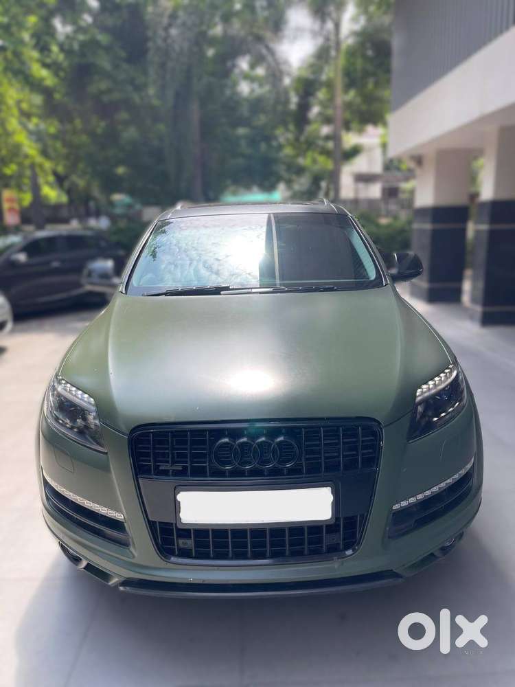 Premium Luxury Suv Available In A Stunning Forest Green Colour.