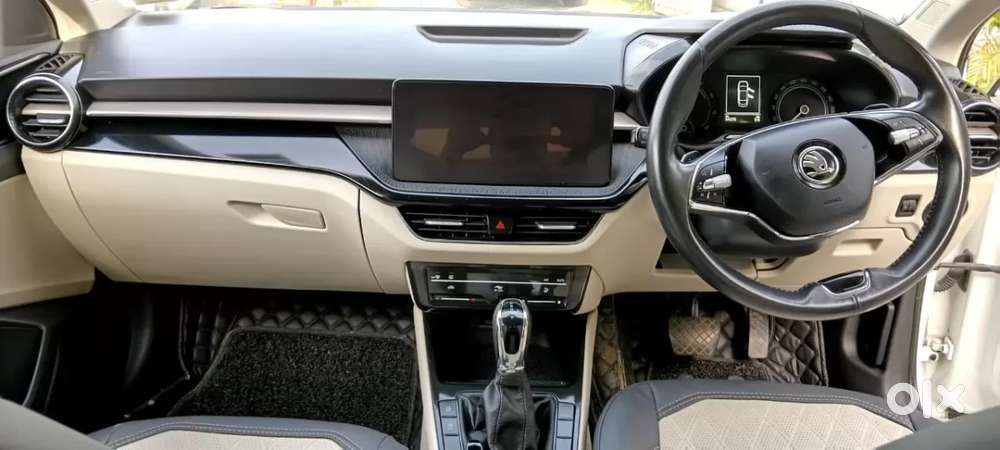 Skoda Slavia Ambition 1.0l Tsi At, 2022, Petrol