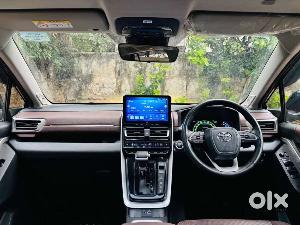 Toyota Innova Hycross 2.0 Zx (o) Hybrid 7 Str, 2025, Petrol