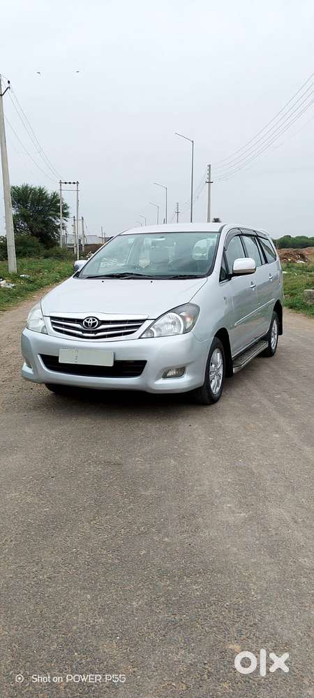 Toyota Innova 2004-2011 2.5 V Diesel 7-seater, 2011