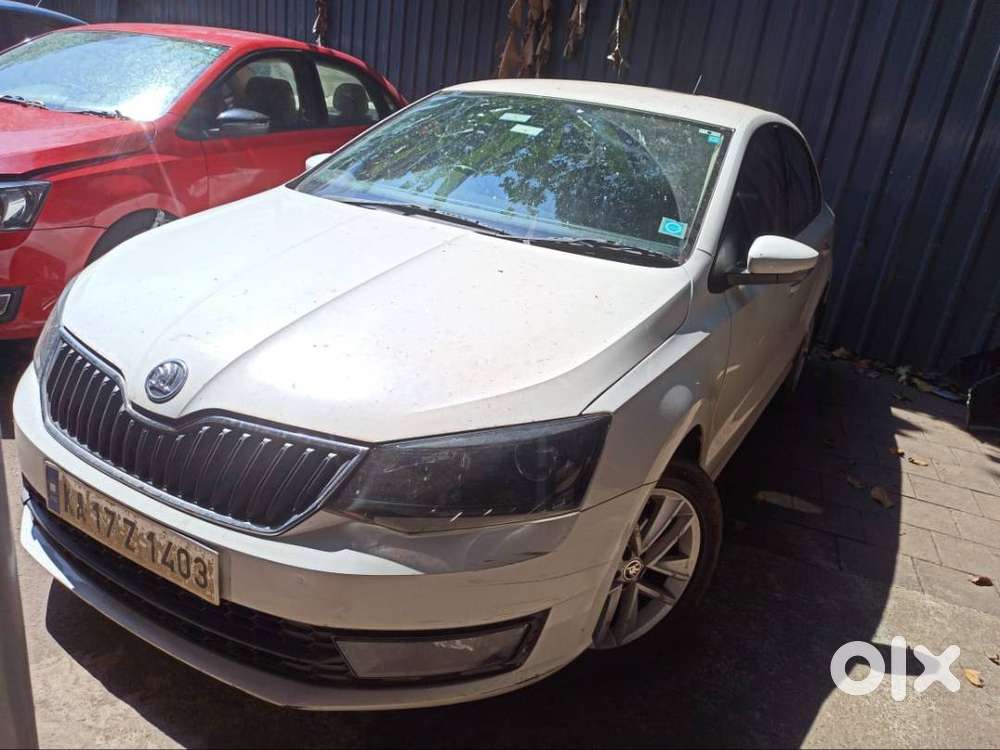 Skoda Rapid Style At 1.6 Mpi