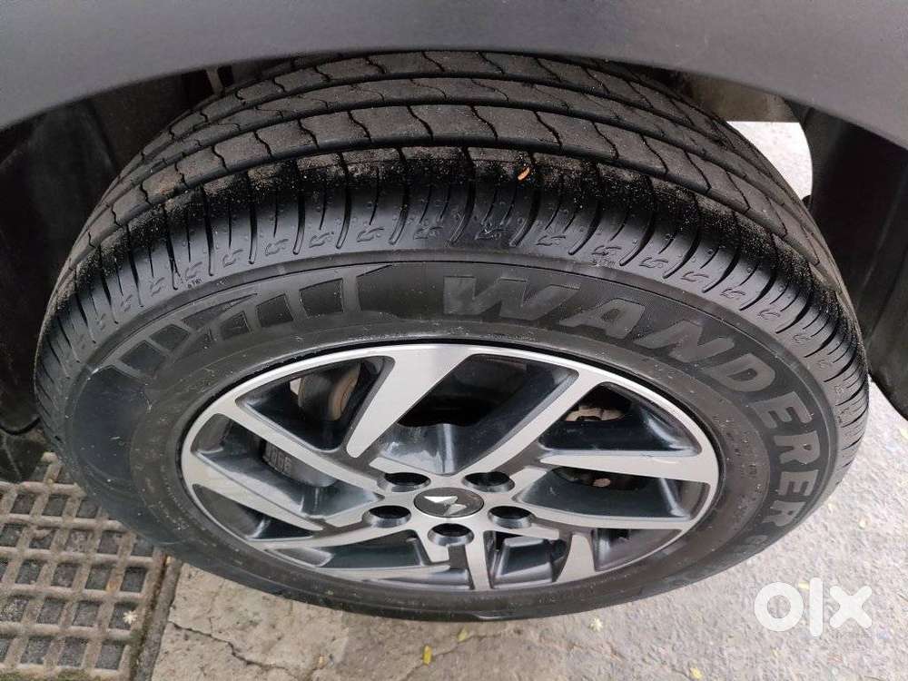 Mahindra Xuv300 1.2 W8 (o) Amt Petrol, 2023, Petrol