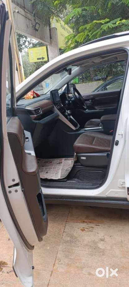 Toyota Innova Hycross 2.0 Zx (o) Hybrid 7 Str, 2023, Petrol