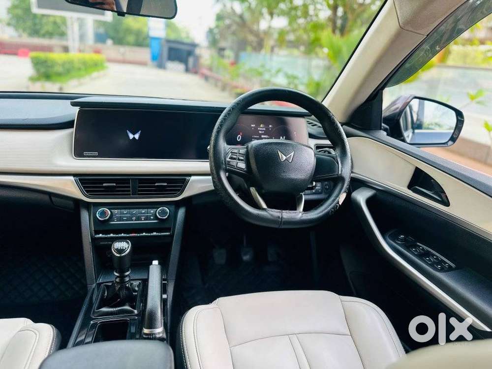 Mahindra Xuv700 Ax 3 Diesel Mt 7 Str (e), 2022, Diesel