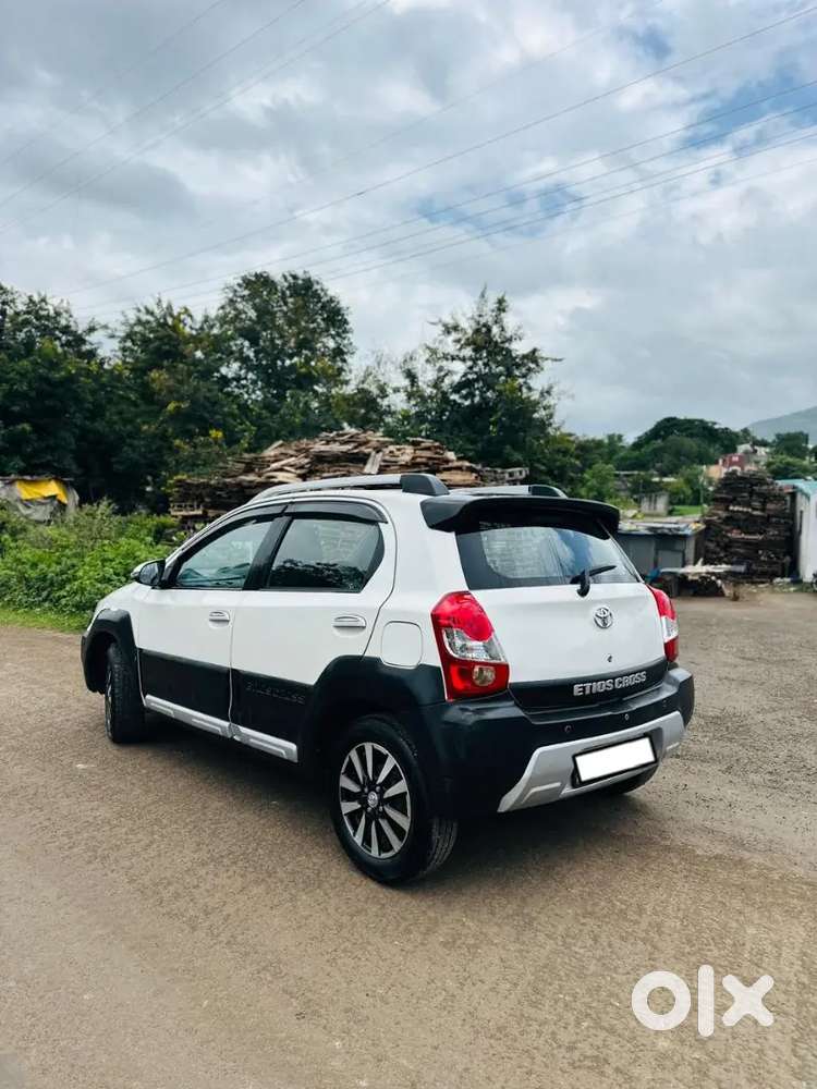 Toyota Etios Cross 2015