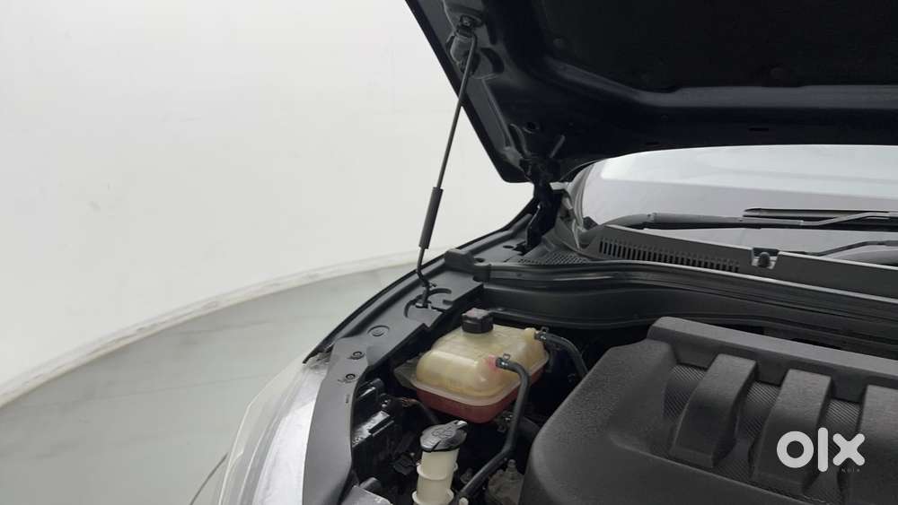 Mahindra Xuv700 2.0 Ax 7 Petrol At Str, 2021, Petrol