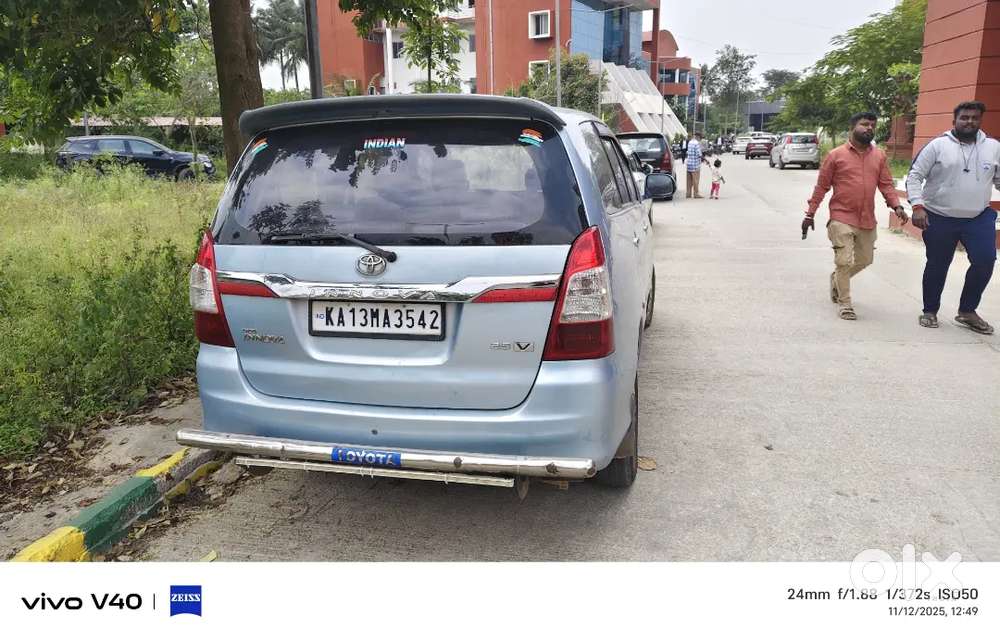 Toyota Innova 2010 Diesel 200000 Km Driveno