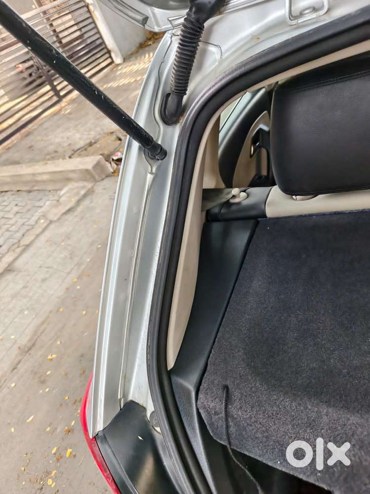 Volkswagen Polo Petrol Highline 1.2l, 2013, Petrol