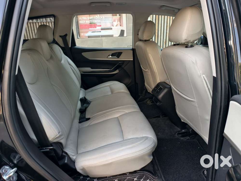 Mahindra Xuv700 2.0 Ax 5 Petrol Mt Str, 2024, Diesel