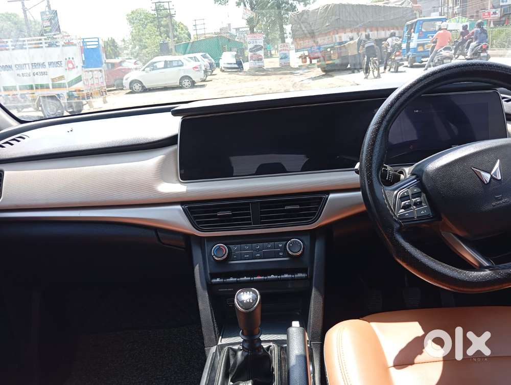 Mahindra Xuv700 2.0 Ax 5 Petrol Mt Str, 2022, Diesel