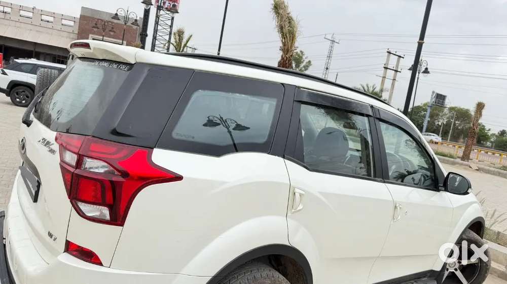 Xuv500- White