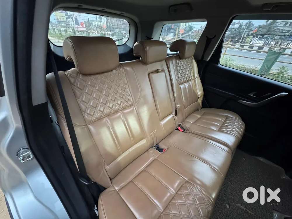 Mahindra Xuv 500 W11