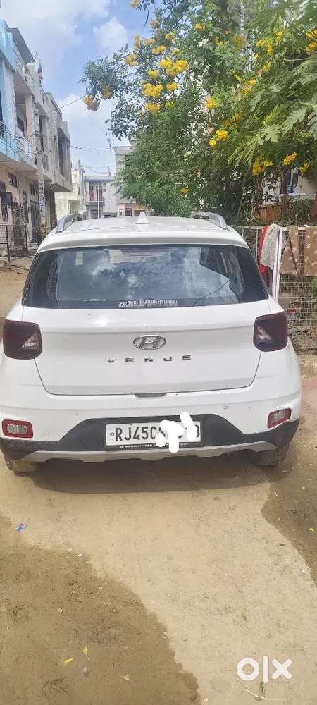 Hyundai Venue 2022 Petrol 70000 Km Driven