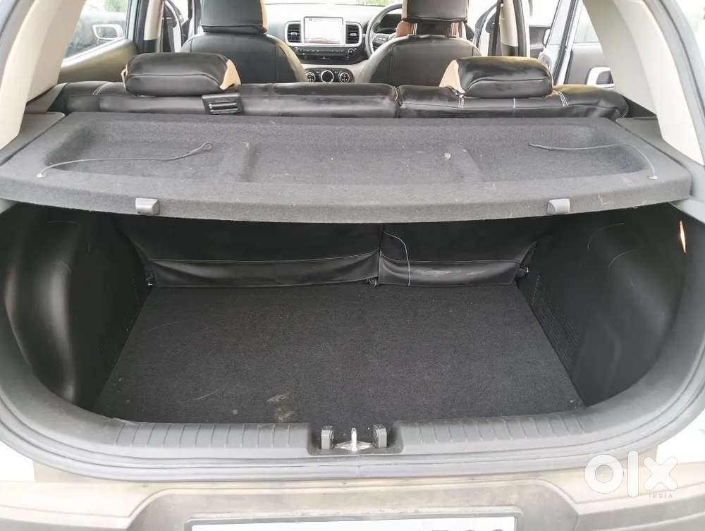 Hyundai Venue Petrol 2023 Sunroof Top Model