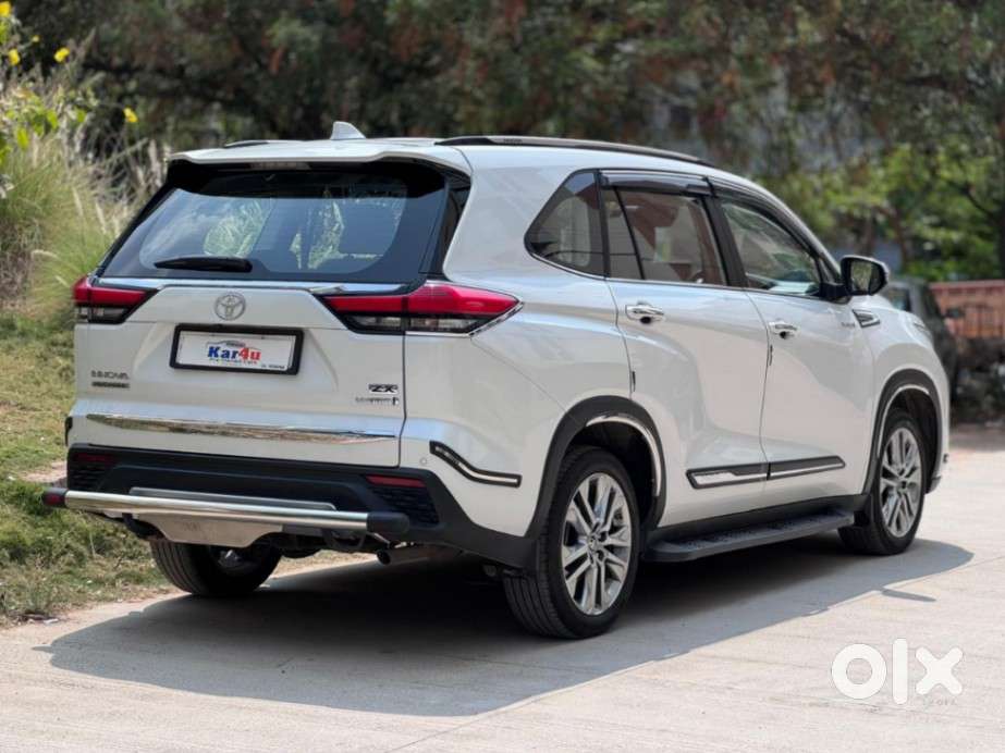Toyota Innova Hycross 2.0 Zx (o) Hybrid 7 Str, 2023, Petrol
