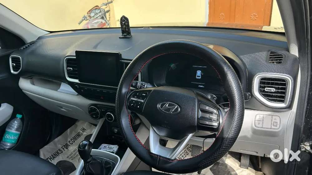 Hyundai Venue 2024 Petrol 27000 Km Driven