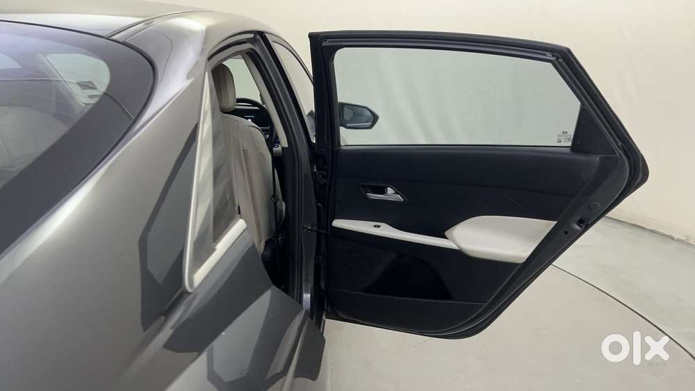 Hyundai Verna 1.5 Sx Petrol Mt, 2023, Petrol