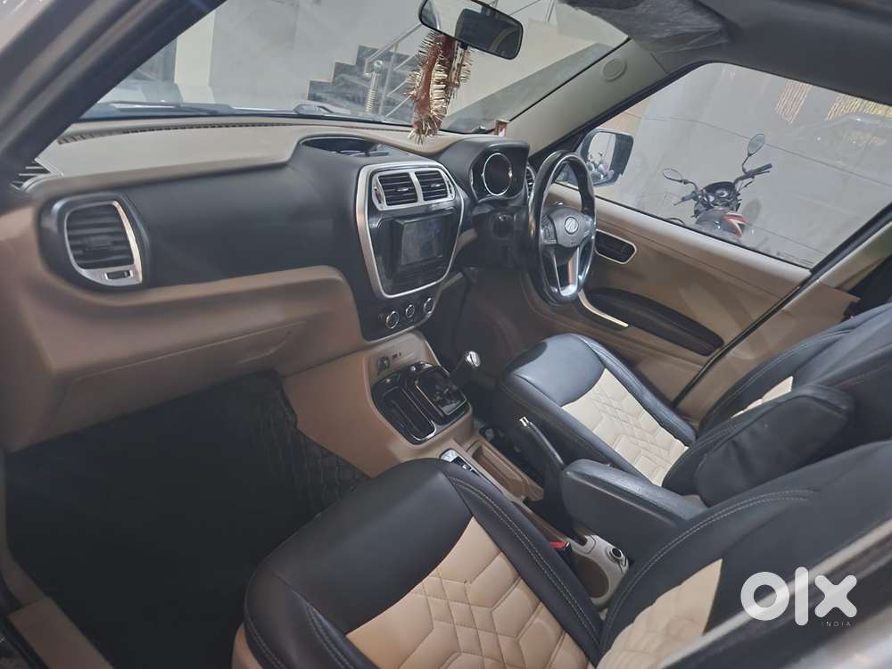 Mahindra Tuv 300 Mhawk100 T8 Amt, 2017, Diesel