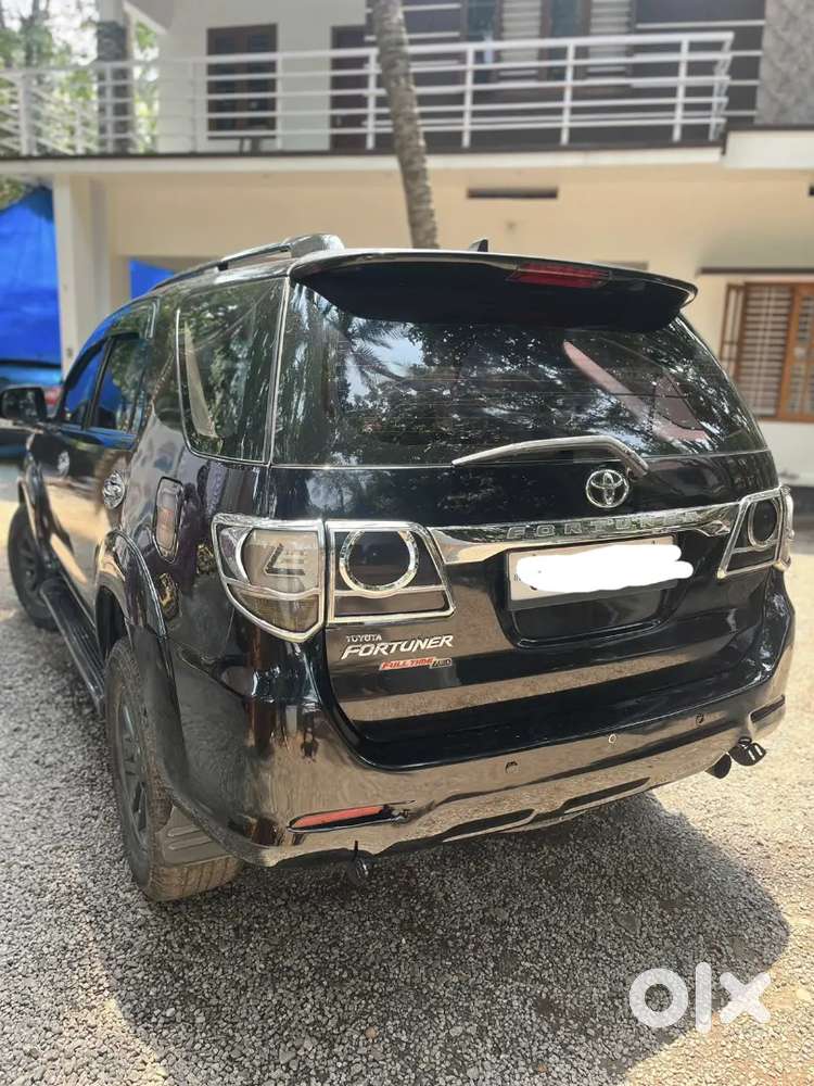 Toyota Fortuner 2011 Diesel 165 Km Driven