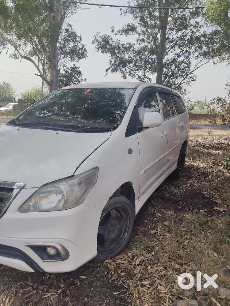 Toyota Innova 2015