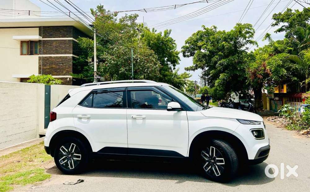 Hyundai Venue Sx (o) Mt 1.5 Diesel, 2022, Diesel