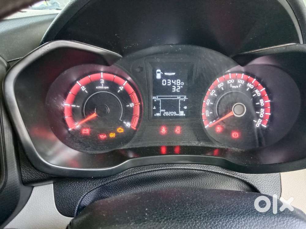 Mahindra Xuv300 W8 Option Dual Tone Diesel, 2021, Diesel