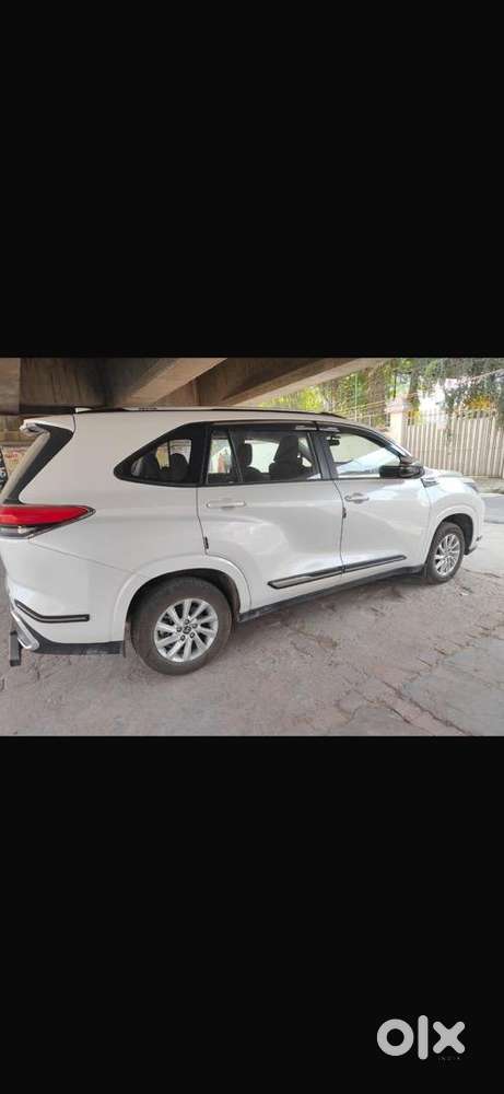 Toyota Innova Hycross 2024 Petrol Good Condition