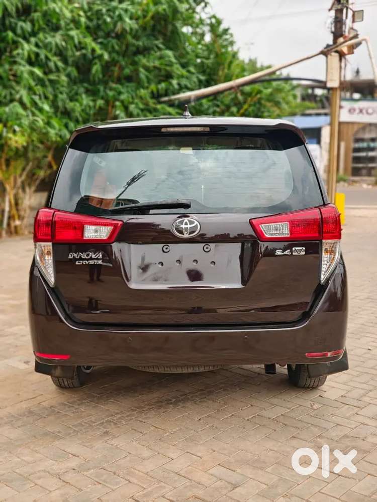 Toyota Innova Crysta 2.4 V Manual 2017