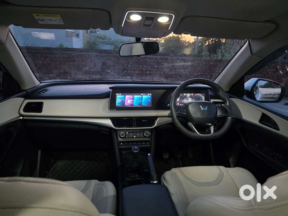 Mahindra Xuv700 2.2 Ax 5 Diesel At 7 Str, 2023, Diesel